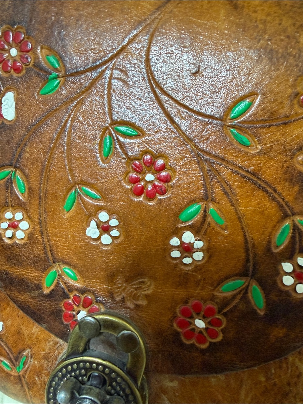 Vintage 70s leather Hand-Tooled Floral Crossbody bag by Canale - Picture 15 of 16